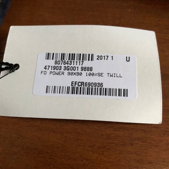 GUCCI "ALESSANDRO POWER FOULARD" 100% Silk Carré - Picture 8 of 8